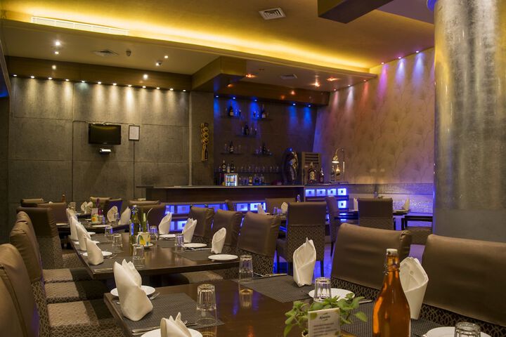 Dining 84 of 136