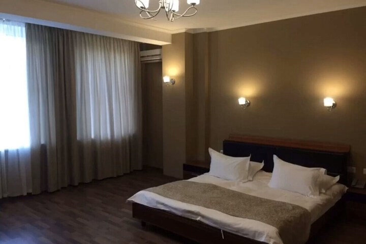 Room 5 of 38