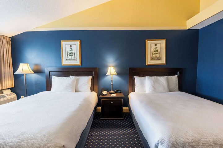 Quadruple Queen Size Bed (7 of 29)