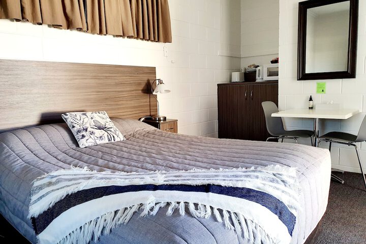 Room 6 of 32