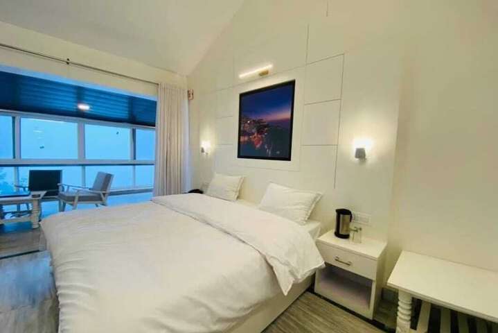 Room 9 of 22