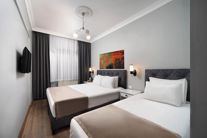 Room 3 of 40