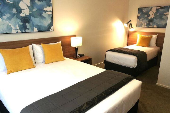 Room 27 of 81