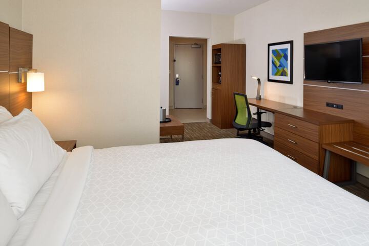 Room 4 of 41