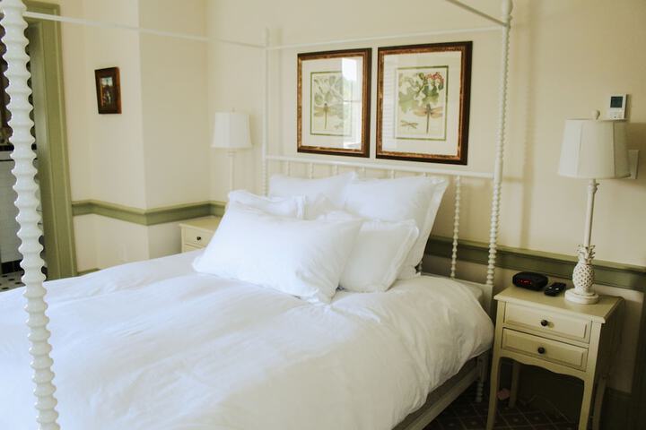Room 7 of 27