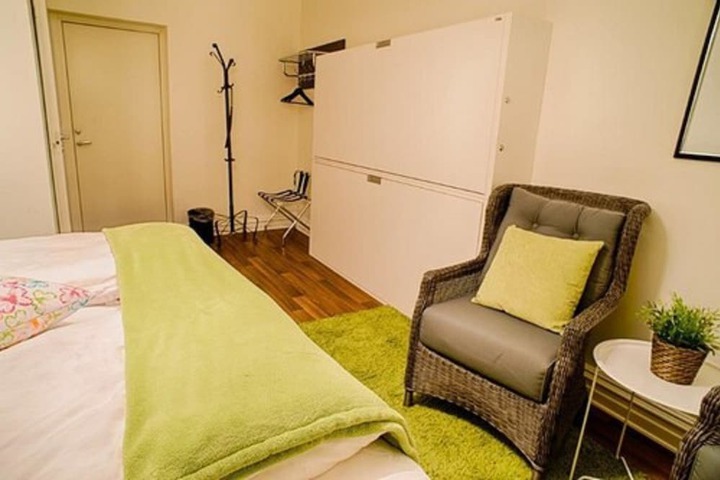 Room 6 of 40