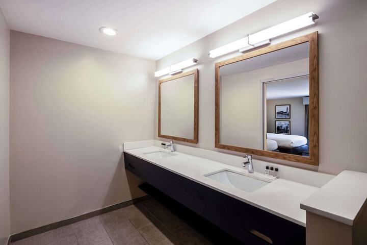 2 Queen Beds Microwave and Refrigerator WiFi (7 of 26)