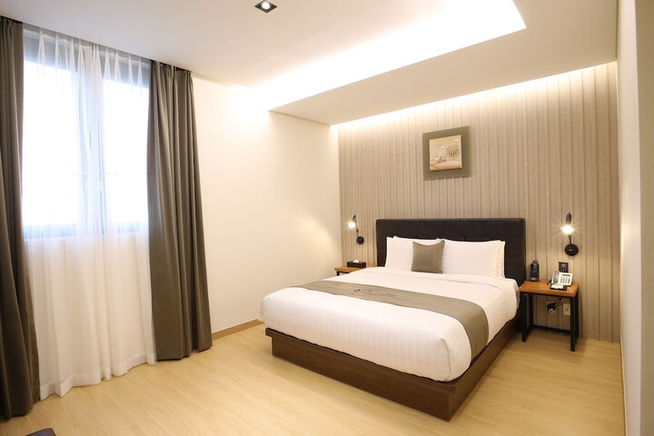 Room 12 of 84