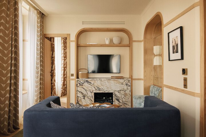 Room 43 of 71