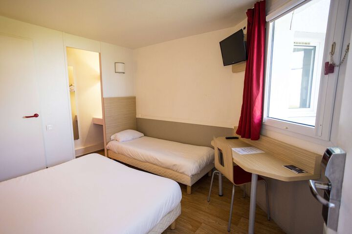 Room 11 of 40