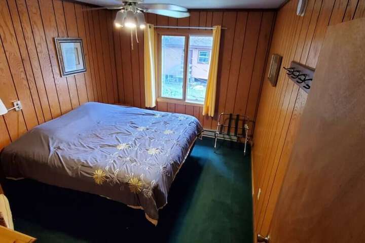 Room 8 of 195