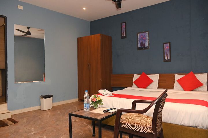 Room 4 of 20