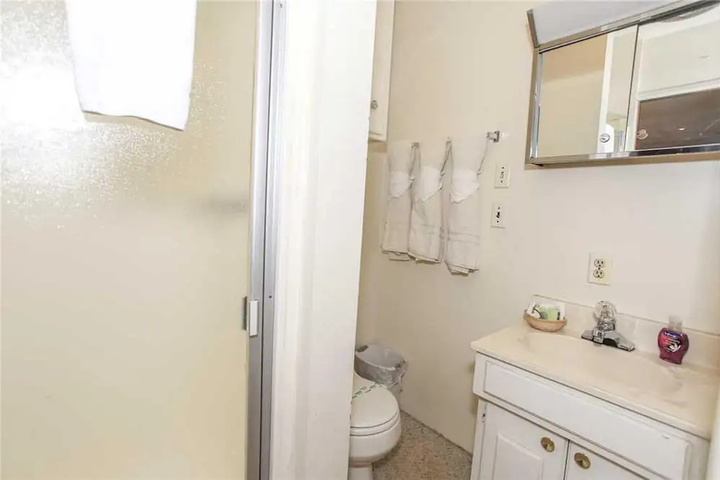 Room 6 of 24
