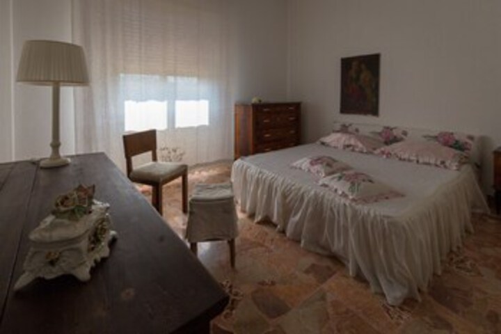 Room 32 of 37