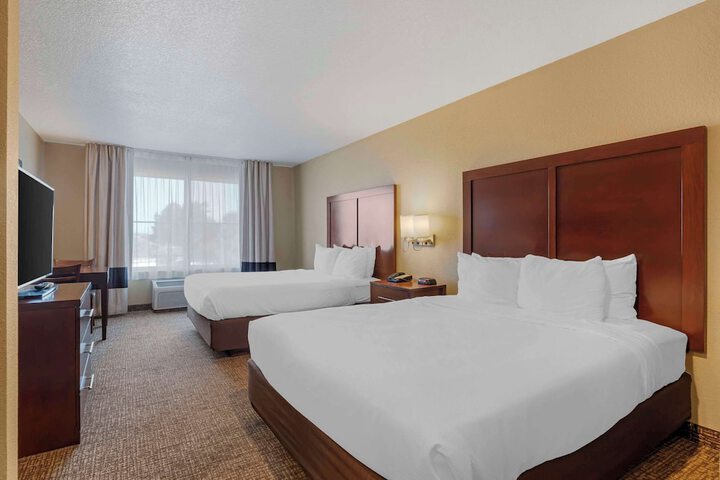 2 Queen Beds (4 of 7)