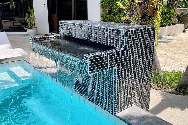Hotel with Pool
