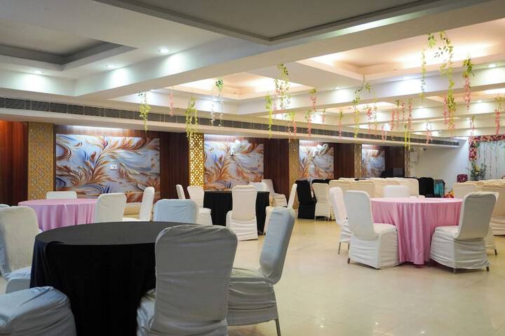 Ballroom/Hall 29 of 33