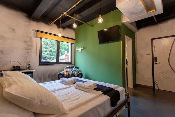 Room 13 of 91