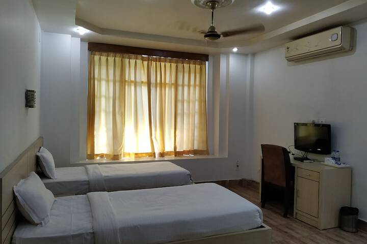 Room 5 of 50