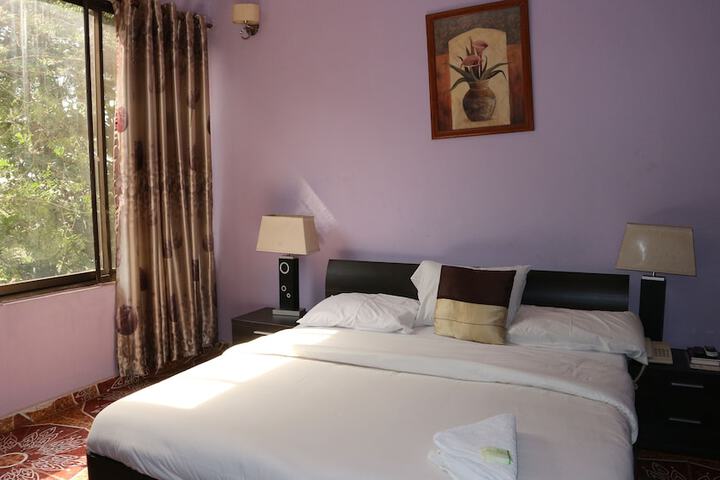 Room 5 of 17