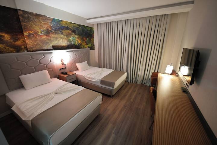 Room 9 of 28