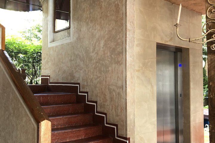 Hotel 2 of 65