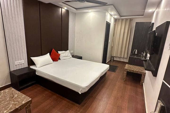 Room 10 of 15
