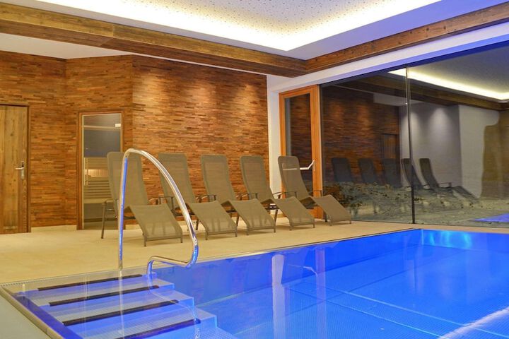 Pool 85 of 143