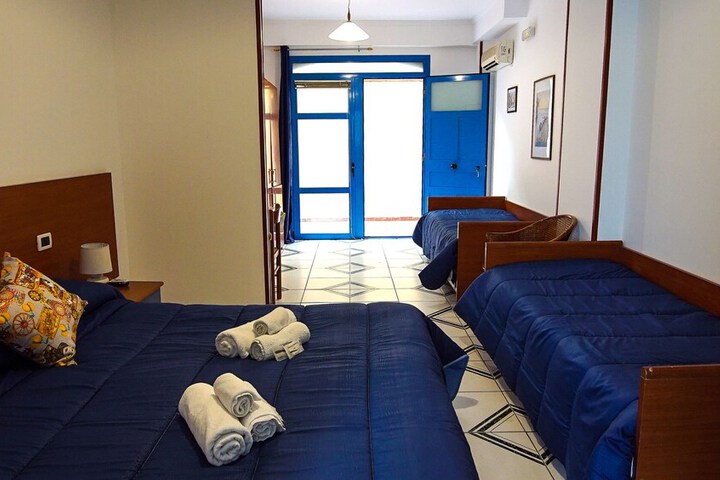 Room 19 of 120
