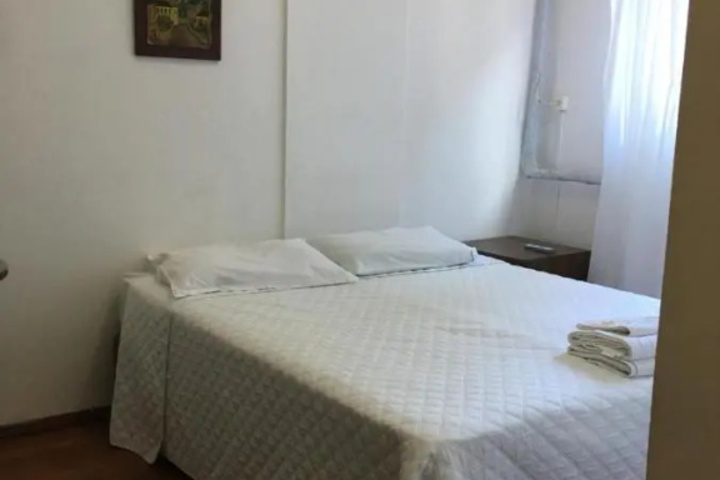 Room 4 of 13