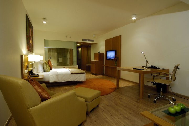 Room 9 of 106