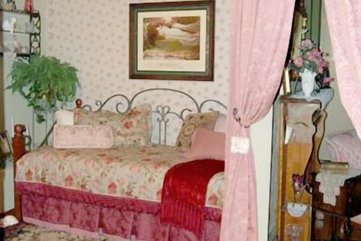 Room 2 of 8