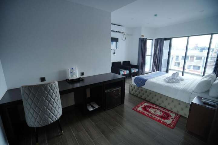 Room 44 of 77