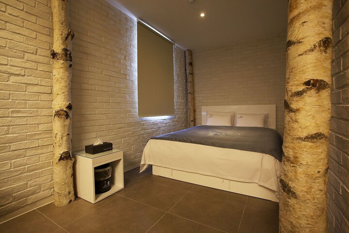 Room 6 of 40