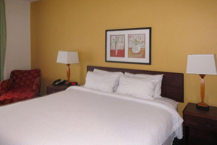 1 King Bed (4 of 12)