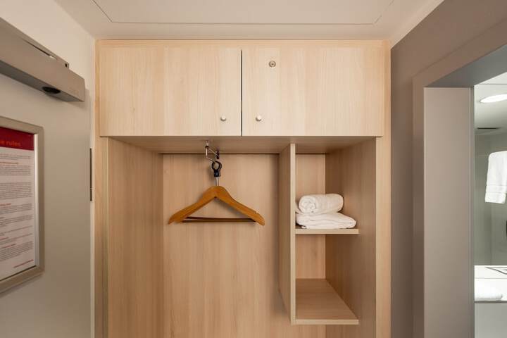 Room 27 of 59