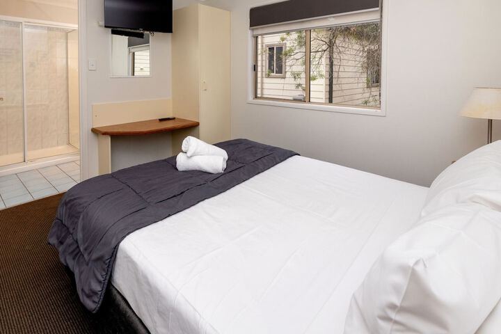 Room 42 of 102