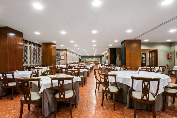 Dining 19 of 42