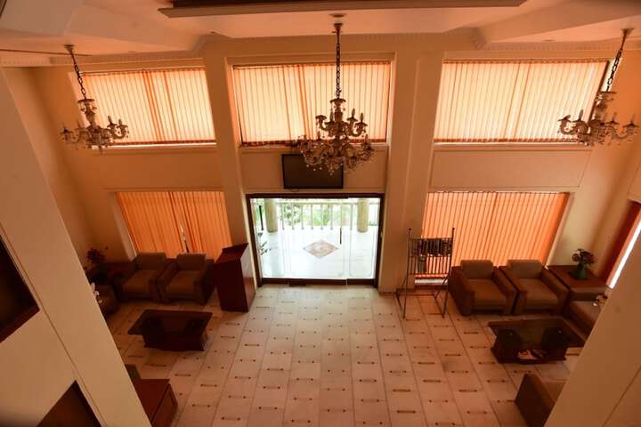 Entrance & Lobby