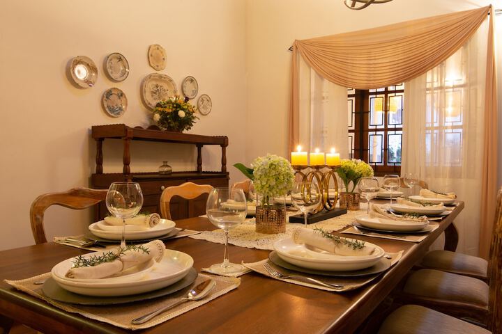 Dining 30 of 52
