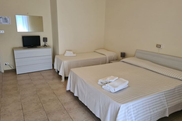 Room 7 of 19