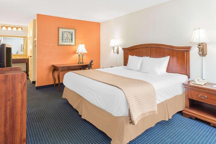 2 Double Beds (3 of 3)