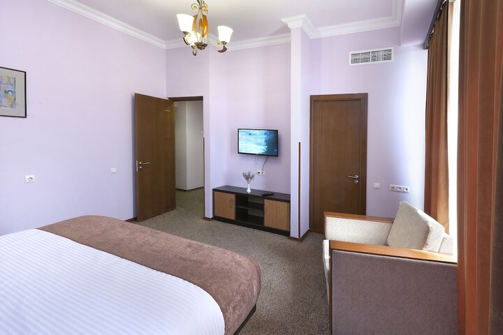 Room 13 of 45