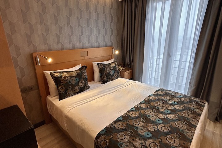 Room 8 of 27