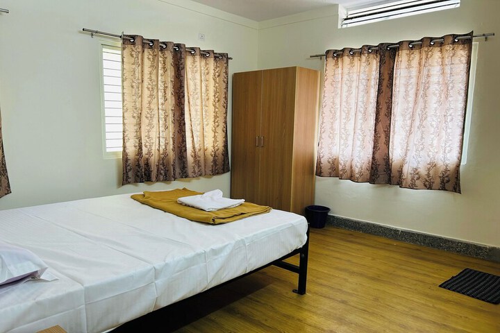 Room 4 of 14