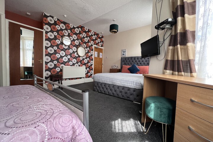 Room 2 of 37