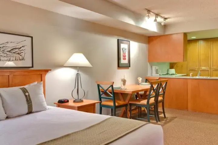Room 2 of 8