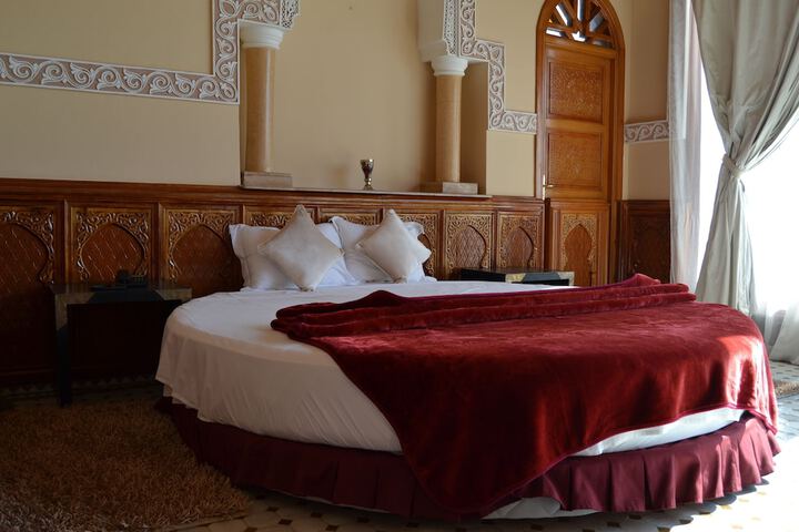 Room 10 of 77