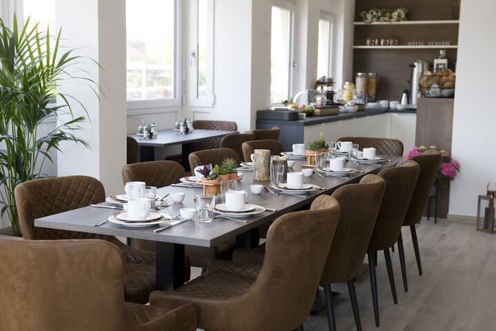 Breakfast/Coffee Service 11 of 16