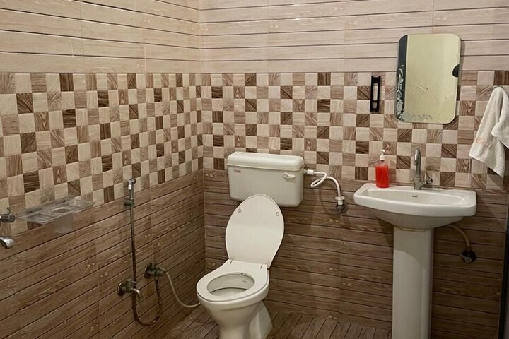 Room 7 of 14